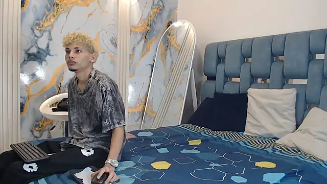 YOUNG BOYS HELL online show from May 2026 01:15:01 AM