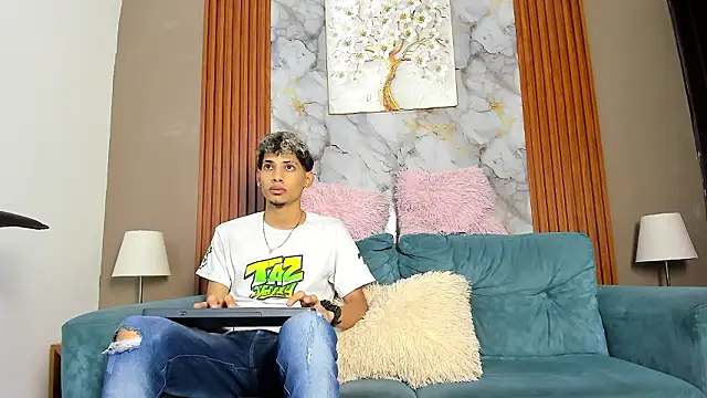 YOUNG BOYS HELL online show from March 2026 01:17:02 AM