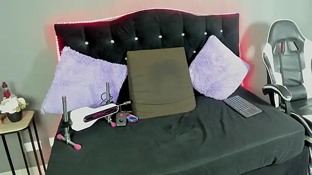 Ivy Heat online show from April 2026 01:57:01 AM