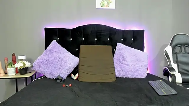 Ivy Heat online show from April 2026 02:29:02 AM