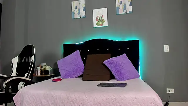 Ivy Heat online show from April 2026 01:56:02 AM