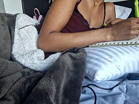 Cinnamonbunn online show from February 2026 06:19:01 PM