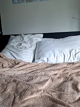 Cinnamonbunn online show from March 2026 02:51:01 PM