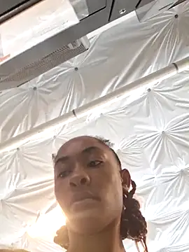 Cinnamonbunn online show from March 2026 08:09:01 PM