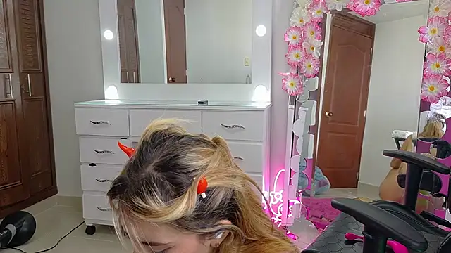 Snapshot of Mis_Cersi chatting on July 2026 07:22:01 PM Mis Cersi online show from July 2026 07:22:01 PM