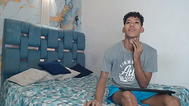 GREEN BOYS online show from April 2026 07:15:02 PM