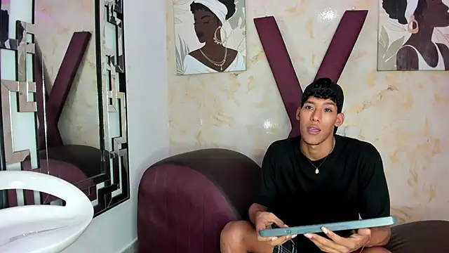 GREEN BOYS online show from April 2026 07:31:02 PM