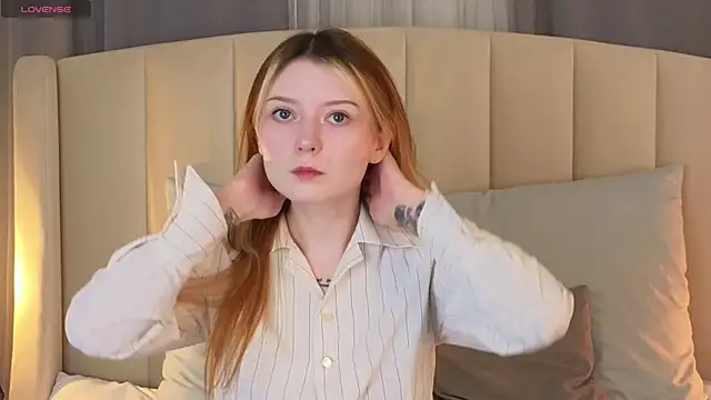 Snapshot of AlyssFrost chatting on April 2026 02:14:01 AM AlyssFrost online show from April 2026 02:14:01 AM