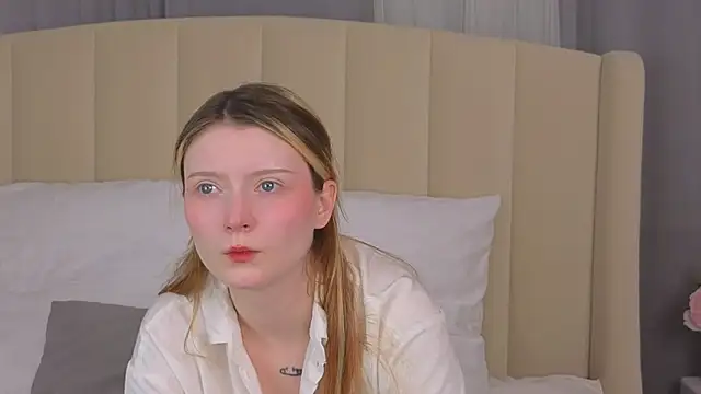 Snapshot of AlyssFrost chatting on May 2026 03:04:01 AM AlyssFrost online show from May 2026 03:04:01 AM