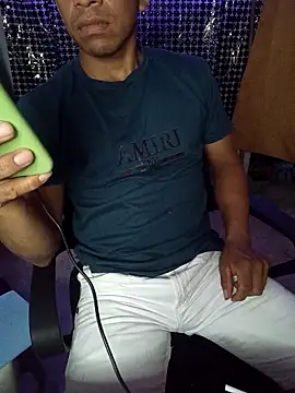 Snapshot of yisusalejo chatting on February 2026 03:28:01 AM yisusalejo online show from February 2026 03:28:01 AM