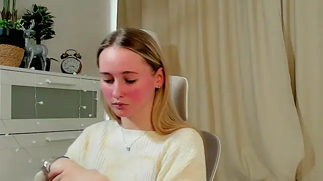 TraceeRebollar online show from February 2026 11:18:01 AM