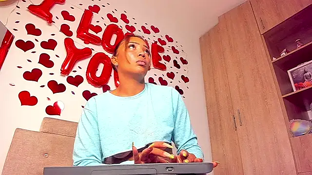 Giulia Cash online show from March 2026 12:00:01 PM