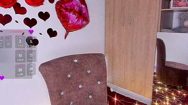 Snapshot of Giulia_Cash chatting on February 2026 12:16:01 PM Giulia Cash online show from February 2026 12:16:01 PM