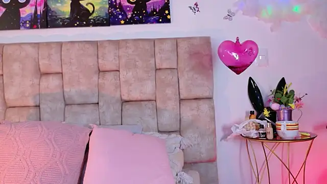 MiiaBlumm  online show from April 2026 05:37:01 PM