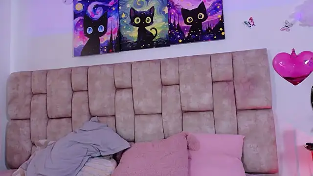 MiiaBlumm  online show from April 2026 05:52:01 PM