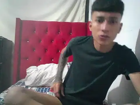 Snapshot of glopetitooo chatting on March 2026 08:21:02 AM glopetitooo online show from March 2026 08:21:02 AM