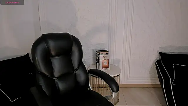 Snapshot of AmyRosse_X chatting on July 2026 02:51:02 AM AmyRosse X online show from July 2026 02:51:02 AM