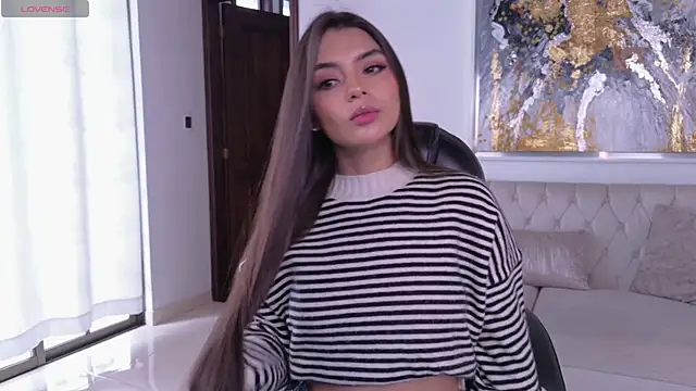 JulietteMoreau online show from May 2026 07:08:01 PM