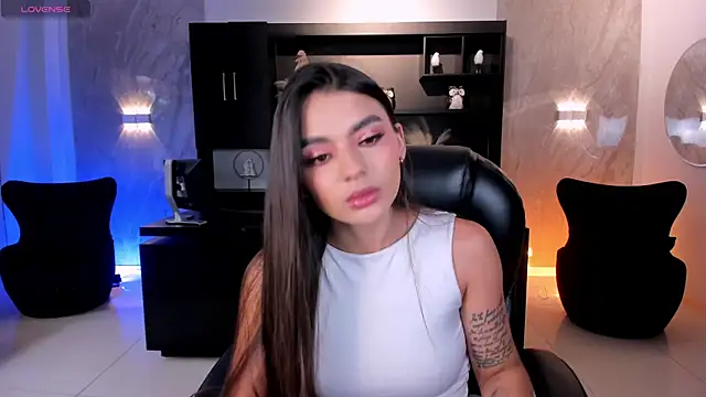 JulietteMoreau online show from July 2026 06:58:02 PM