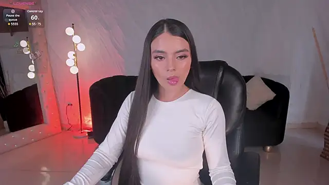 JulietteMoreau online show from May 2026 07:56:02 PM