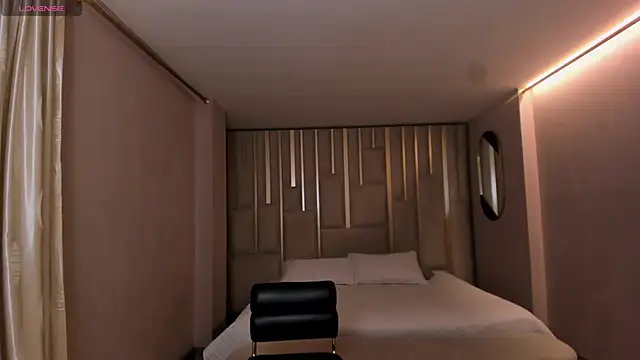 AmaraDivine online show from April 2026 12:00:01 PM