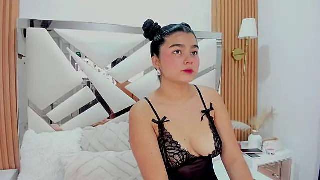 Snapshot of _Curly_Beauty chatting on February 2026 02:39:01 PM Curly Beauty online show from February 2026 02:39:01 PM