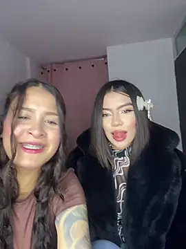 LLauraV online show from April 2026 02:51:02 AM