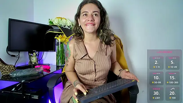 Snapshot of oriana_thomson01 chatting on May 2026 10:32:02 PM oriana thomson01 online show from May 2026 10:32:02 PM