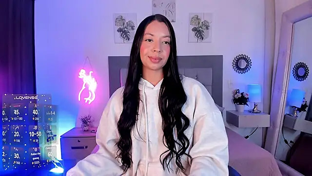 Snapshot of julietha_Vega chatting on April 2026 05:52:01 PM julietha Vega online show from April 2026 05:52:01 PM
