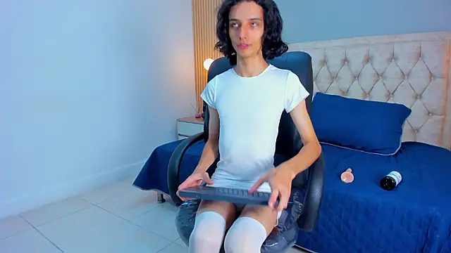 Hxxyro online show from March 2026 01:38:01 PM