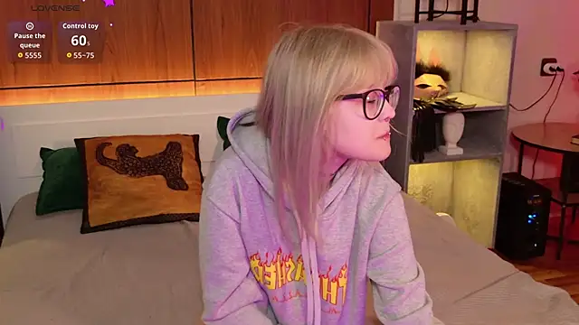 Snapshot of MoliQin chatting on April 2026 07:25:02 AM MoliQin online show from April 2026 07:25:02 AM