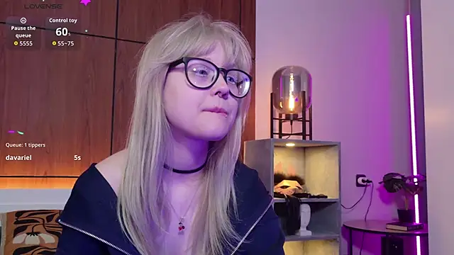 Snapshot of MoliQin chatting on April 2026 07:38:02 AM MoliQin online show from April 2026 07:38:02 AM