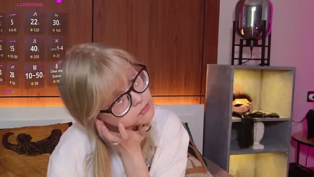 Snapshot of MoliQin chatting on April 2026 07:46:01 AM MoliQin online show from April 2026 07:46:01 AM