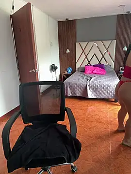 Luna rousse26 online show from April 2026 12:12:01 PM