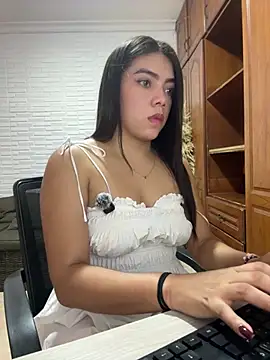 Luna rousse26 online show from June 2026 12:50:02 PM