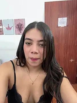 Luna rousse26 online show from May 2026 01:01:01 PM