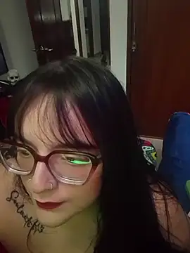 Snapshot of daphneev chatting on May 2026 10:46:01 PM daphneev online show from May 2026 10:46:01 PM