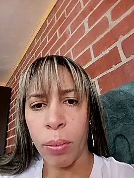 Snapshot of kiki_milu chatting on May 2026 02:11:01 PM kiki milu online show from May 2026 02:11:01 PM