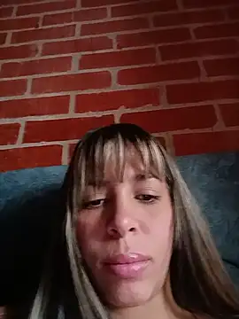 Snapshot of kiki_milu chatting on May 2026 01:06:01 PM kiki milu online show from May 2026 01:06:01 PM