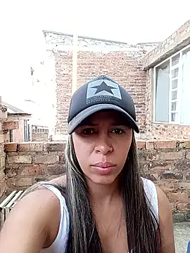 Snapshot of kiki_milu chatting on April 2026 08:57:02 PM kiki milu online show from April 2026 08:57:02 PM