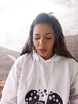Snapshot of kiki_milu chatting on April 2026 02:25:01 PM kiki milu online show from April 2026 02:25:01 PM