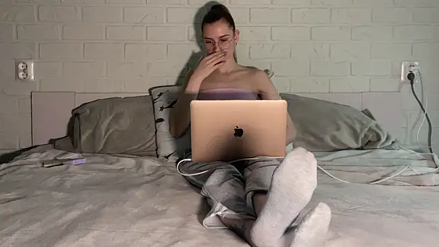 missmiroslava online show from April 2026 10:11:02 AM