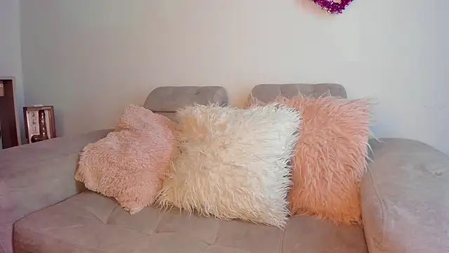 Snapshot of Tylla__ chatting on February 2026 05:08:01 AM Tylla online show from February 2026 05:08:01 AM