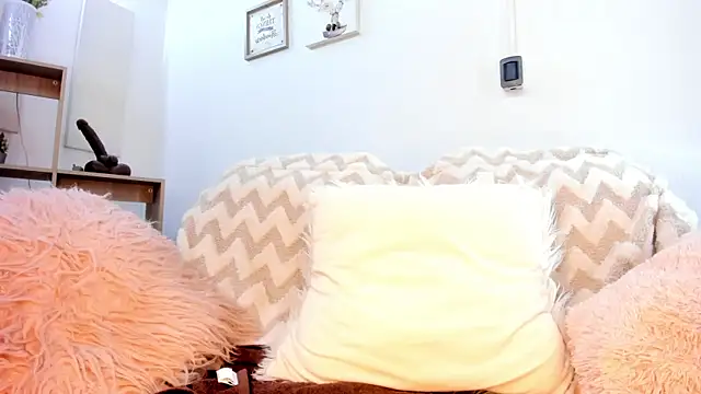 Tylla   online show from March 2026 04:17:02 AM