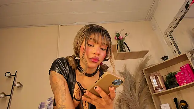 Tylla   online show from April 2026 04:58:02 AM