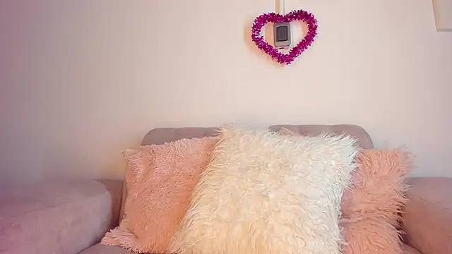 Snapshot of Tylla__ chatting on February 2026 05:07:01 AM Tylla online show from February 2026 05:07:01 AM