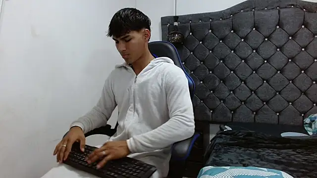 Snapshot of luka_big18 chatting on March 2026 03:39:01 AM luka big18 online show from March 2026 03:39:01 AM