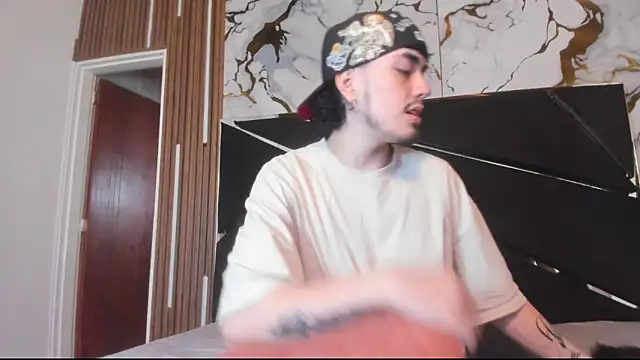 Couple In Heat online show from April 2026 07:53:02 PM