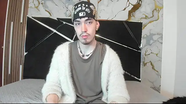 Couple In Heat online show from April 2026 07:48:01 PM