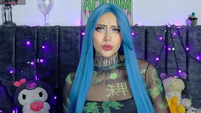 Snapshot of maliciaXpoison chatting on June 2026 05:12:01 AM maliciaXpoison online show from June 2026 05:12:01 AM